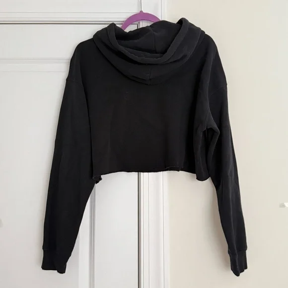 Urban Outfitters Black Cropped Sweatshirt - Picture 2 of 10